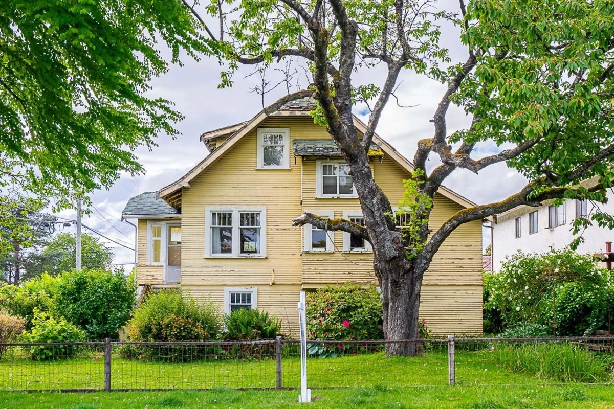 Family Room Photo of 7386 Humphries Avenue, Burnaby, BC