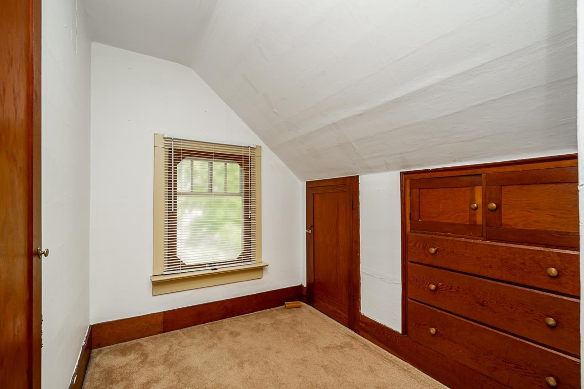Hallway Photo of 7386 Humphries Avenue, Burnaby, BC