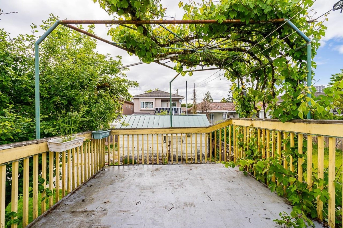 Hot Tub / Spa Photo of 7386 Humphries Avenue, Burnaby, BC