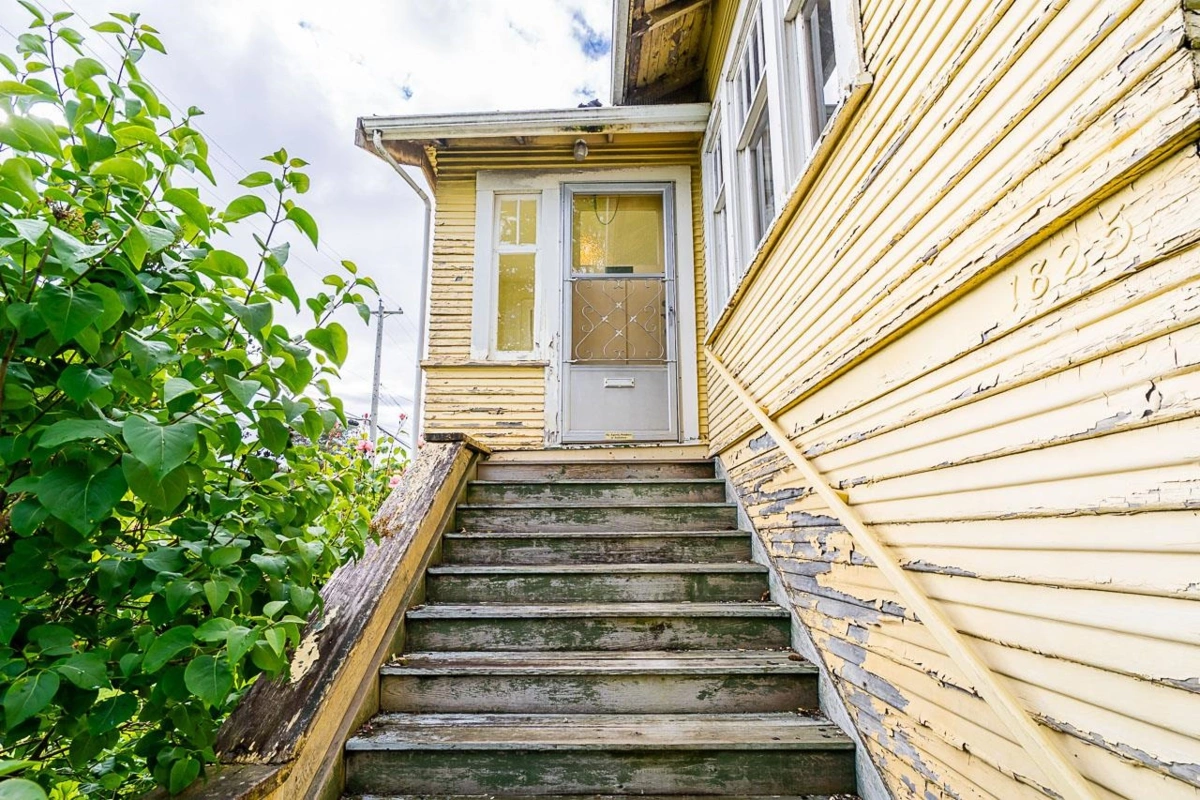 Kitchen Island Photo of 7386 Humphries Avenue, Burnaby, BC
