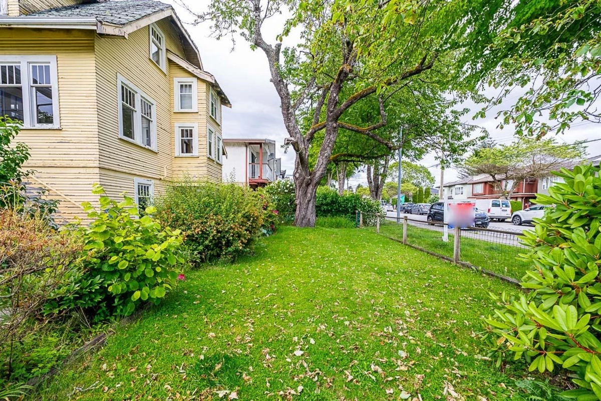 Kitchen Photo of 7386 Humphries Avenue, Burnaby, BC