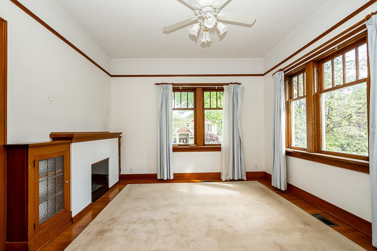 Primary Bathroom Photo of 7386 Humphries Avenue, Burnaby, BC
