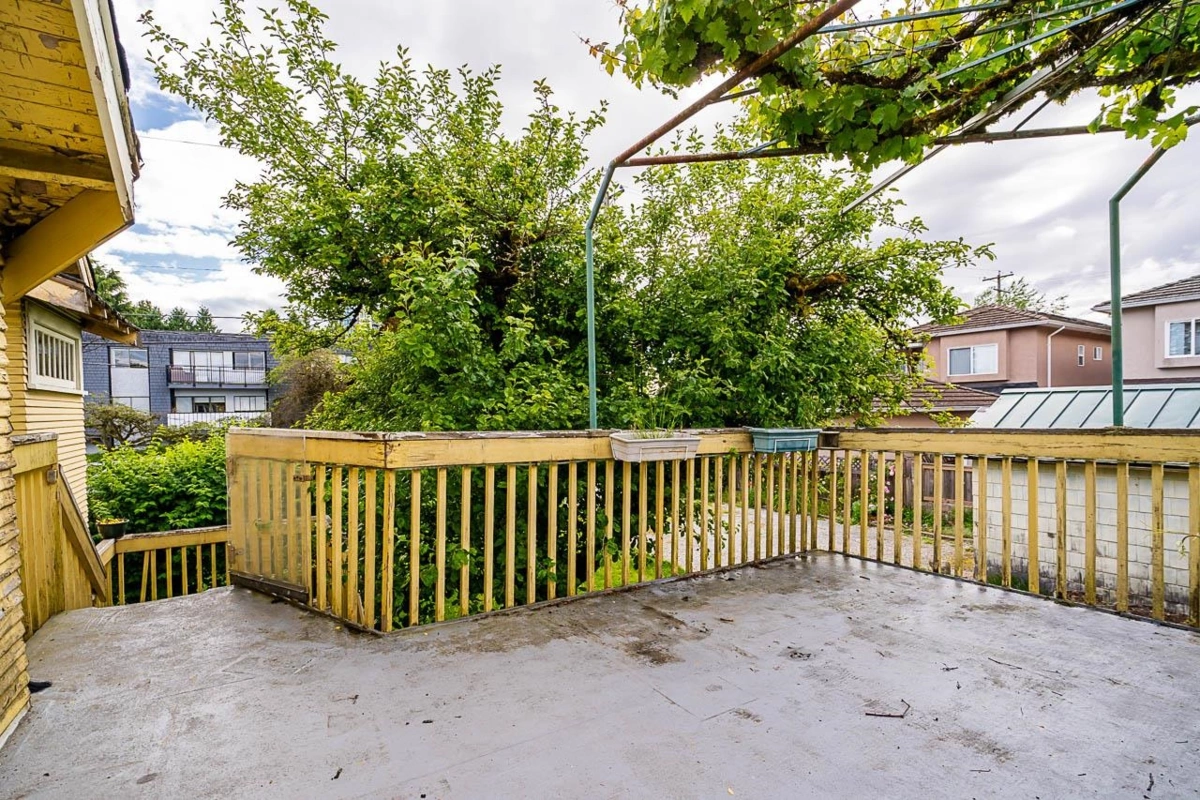 Swimming Pool Photo of 7386 Humphries Avenue, Burnaby, BC