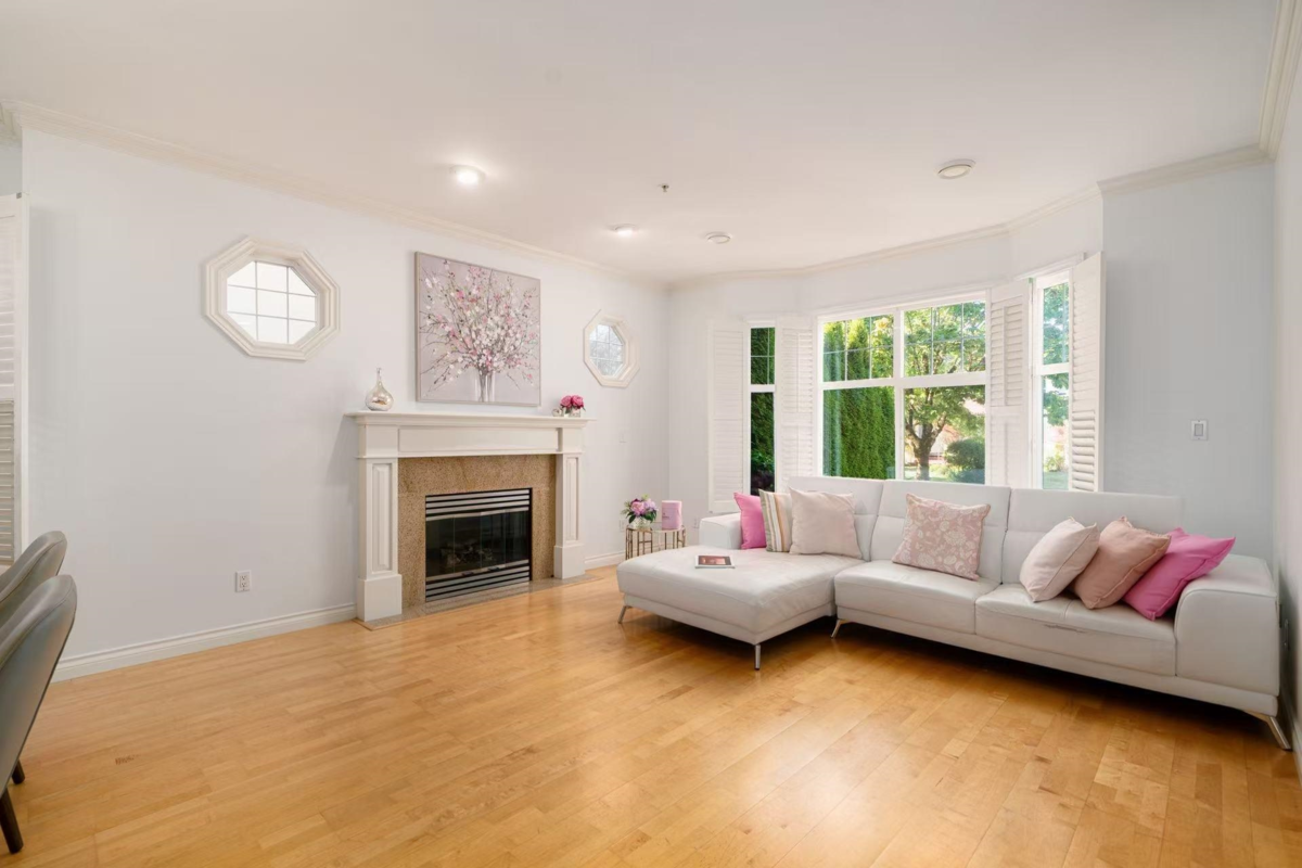 Family Room Photo of 2818 W 19th Avenue, Vancouver, BC