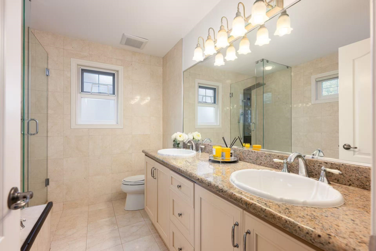 Hallway Photo of 2818 W 19th Avenue, Vancouver, BC