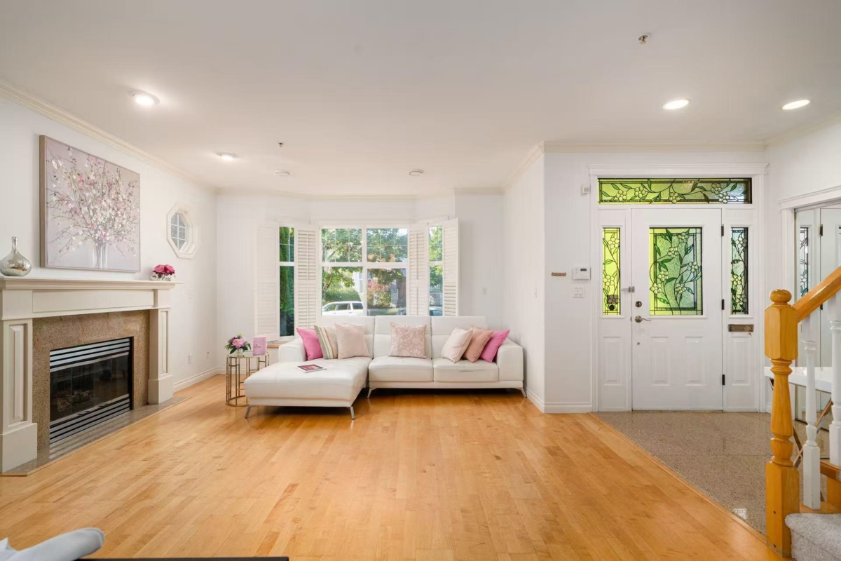 Kitchen Island Photo of 2818 W 19th Avenue, Vancouver, BC