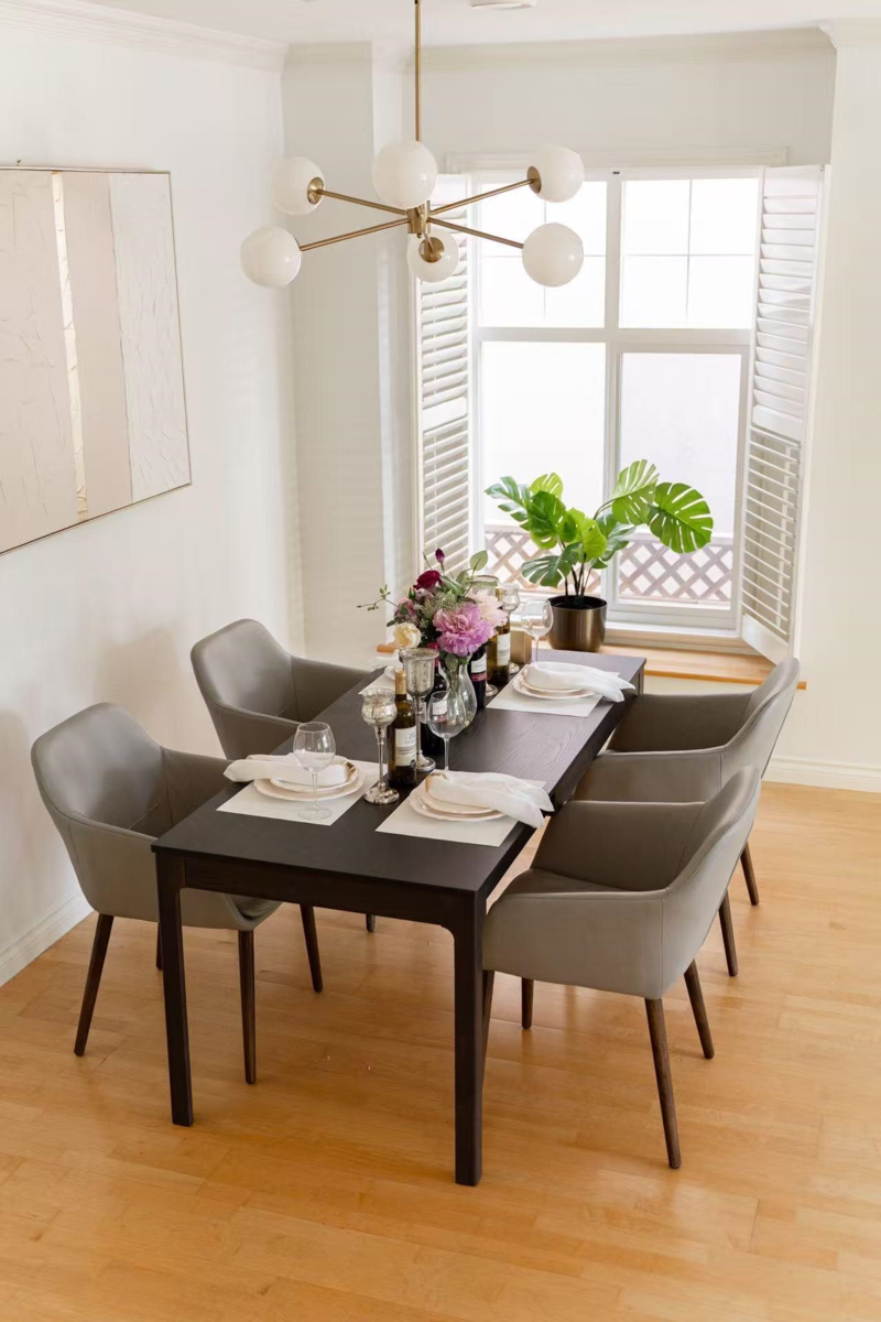 Walk-In Closet Photo of 2818 W 19th Avenue, Vancouver, BC