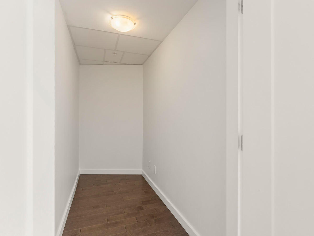 Entry Foyer Photo of 608 38 W 1st Avenue, Vancouver, BC