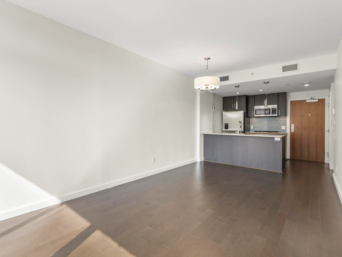 Walk-In Closet Photo of 608 38 W 1st Avenue, Vancouver, BC