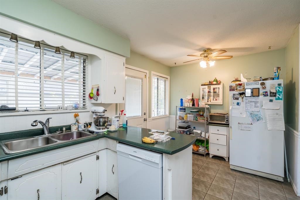 Breakfast Nook Photo of 8980 146a Street, Surrey, BC