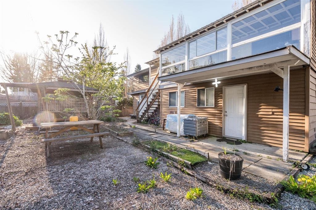 Dining Area Photo of 8980 146a Street, Surrey, BC