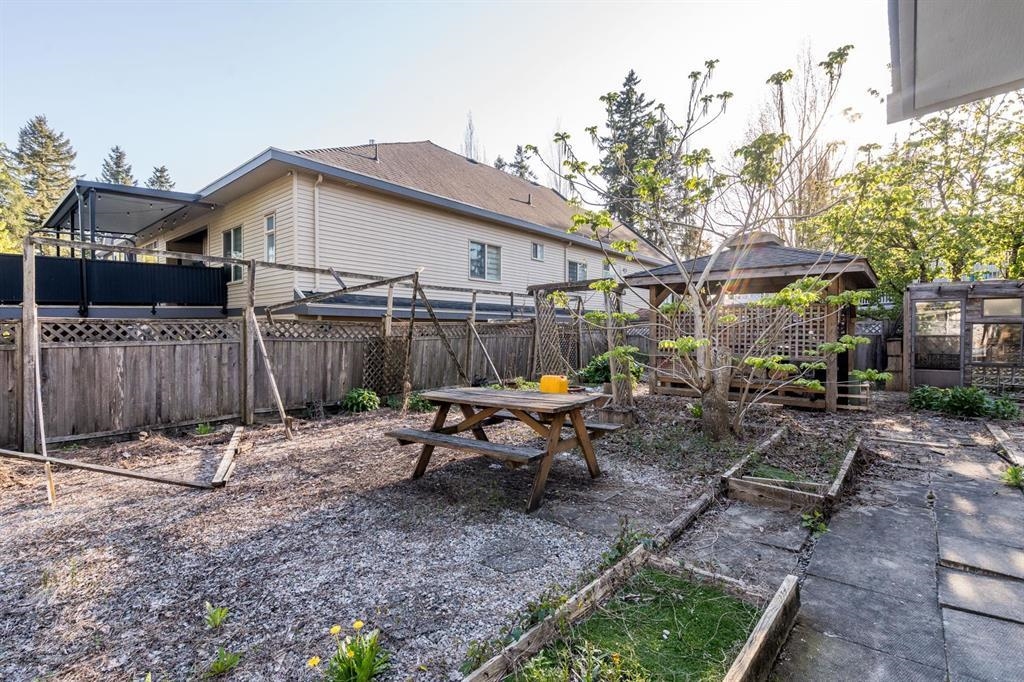 Kitchen Photo of 8980 146a Street, Surrey, BC