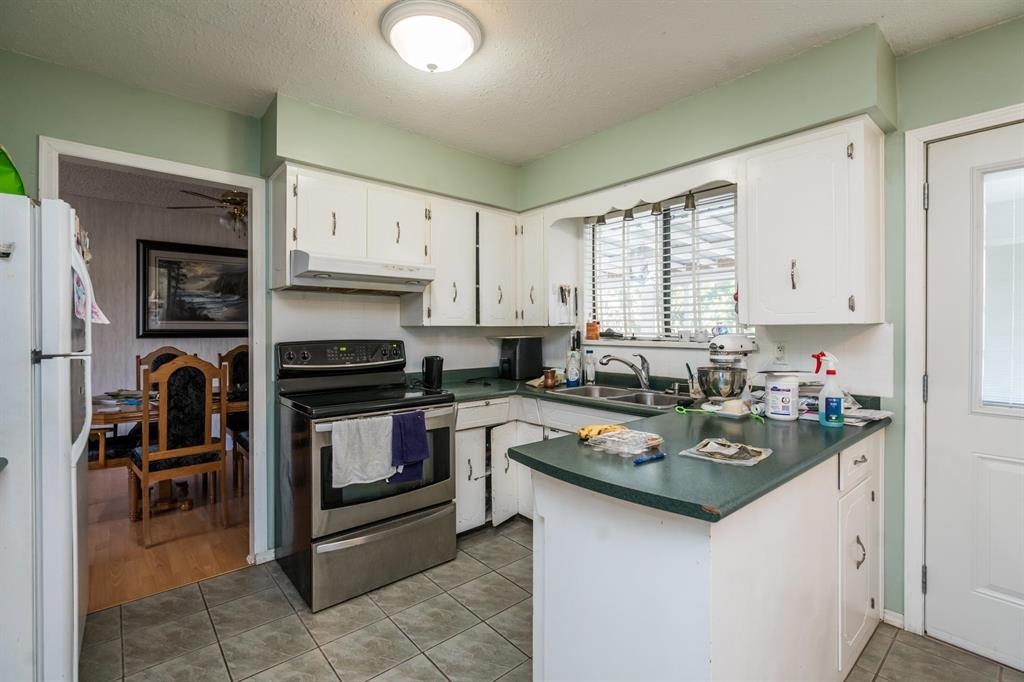 Mudroom Photo of 8980 146a Street, Surrey, BC
