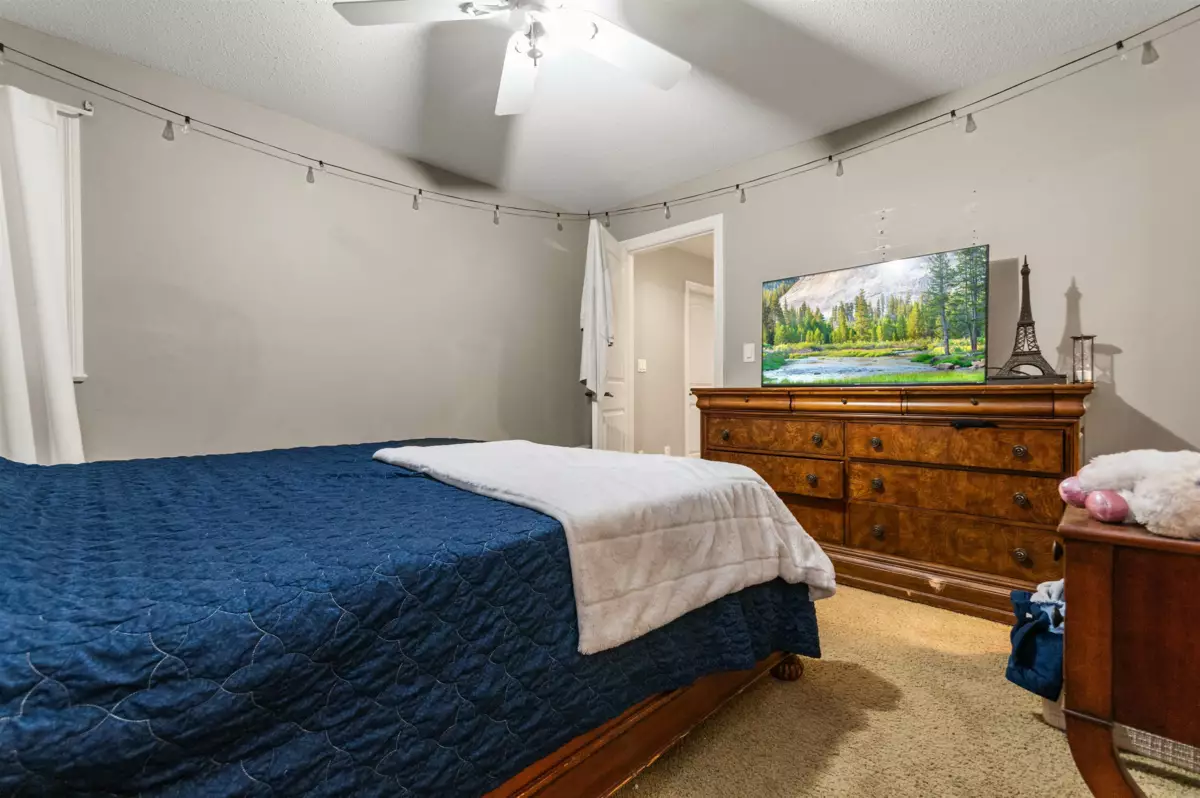 Bedroom 3 Photo of 5583 Thom Creek Drive, Sardis, BC