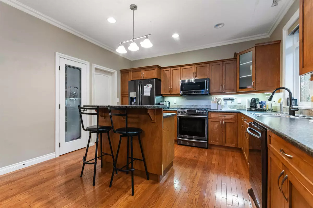 Kitchen Photo of 5583 Thom Creek Drive, Sardis, BC