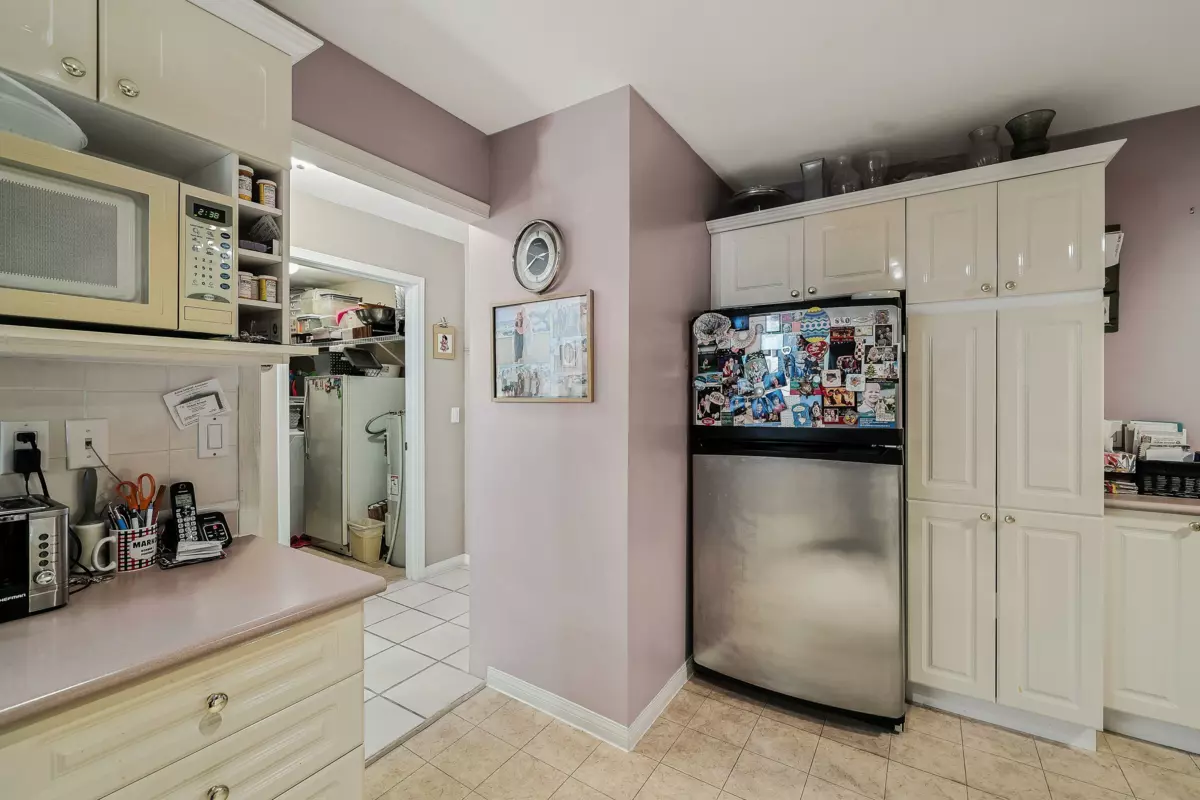 Breakfast Nook Photo of 408 7435 121a Street, Surrey, BC