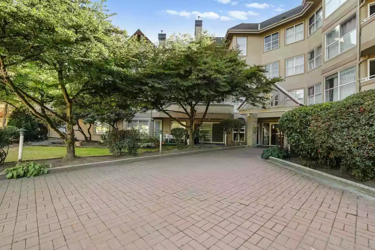 Hallway Photo of 408 7435 121a Street, Surrey, BC