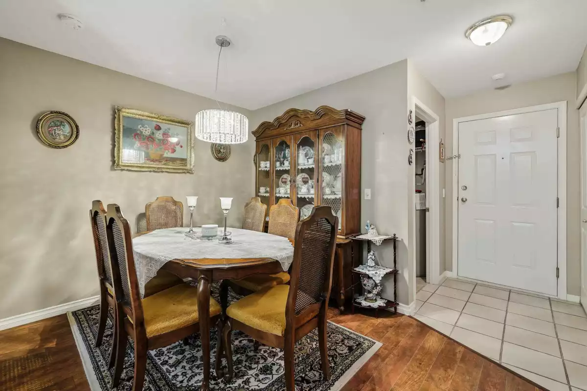 Kitchen Photo of 408 7435 121a Street, Surrey, BC