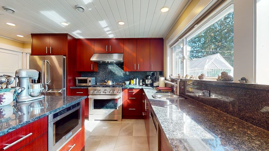 Dining Area Photo of 6166 Norwest Bay Road, Sechelt, BC