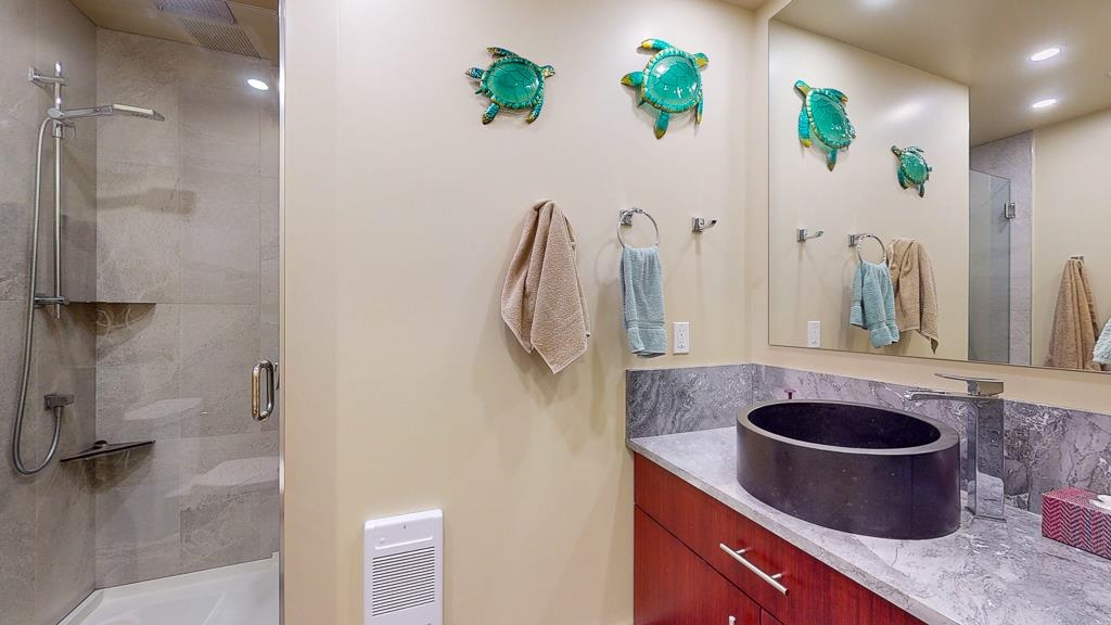 Entry Foyer Photo of 6166 Norwest Bay Road, Sechelt, BC