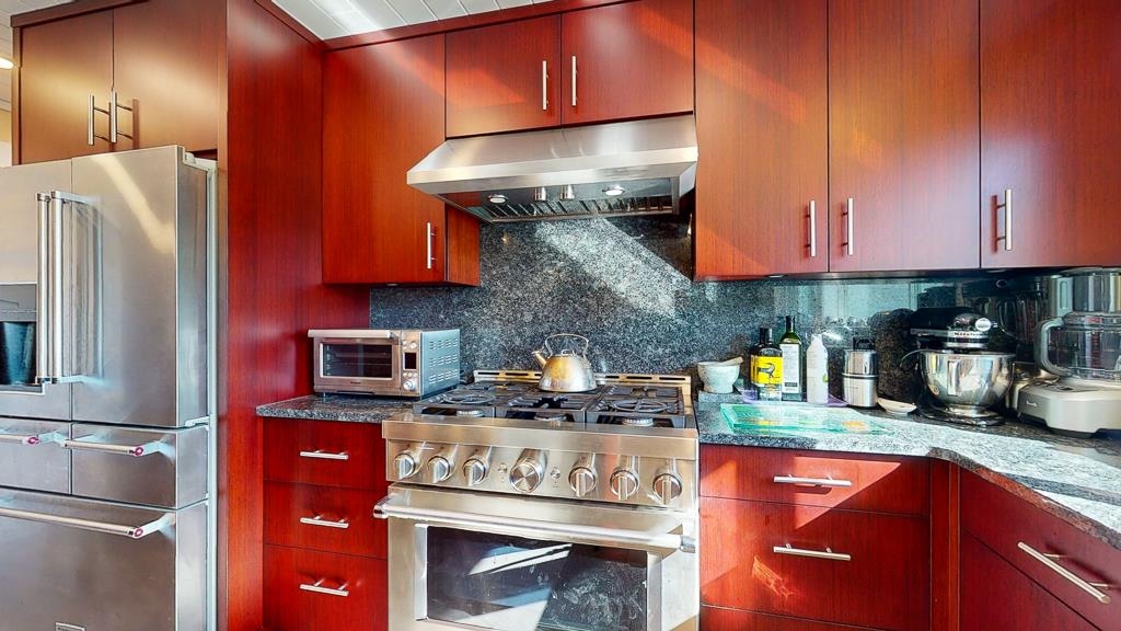 Kitchen Island Photo of 6166 Norwest Bay Road, Sechelt, BC