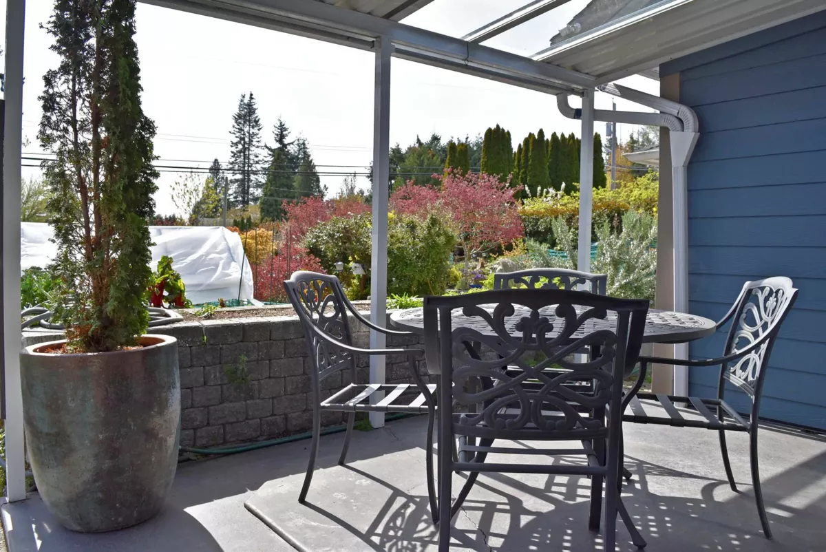 Living Room Photo of 6166 Norwest Bay Road, Sechelt, BC
