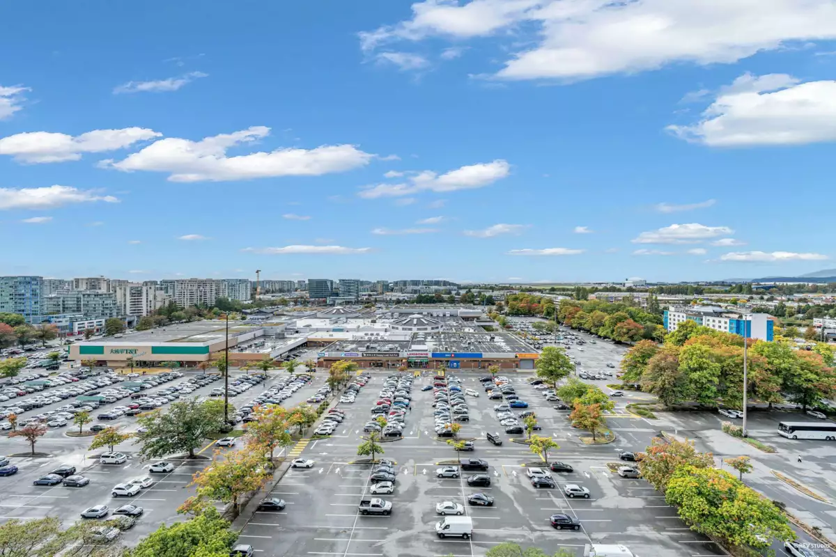 Front Yard Photo of 1905 5088 Kwantlen Street, Richmond, BC