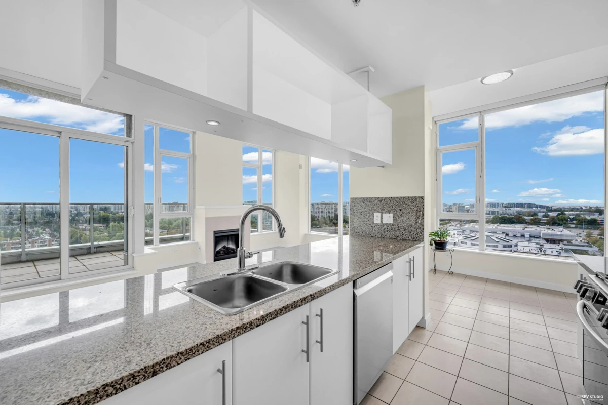 Kitchen Island Photo of 1905 5088 Kwantlen Street, Richmond, BC