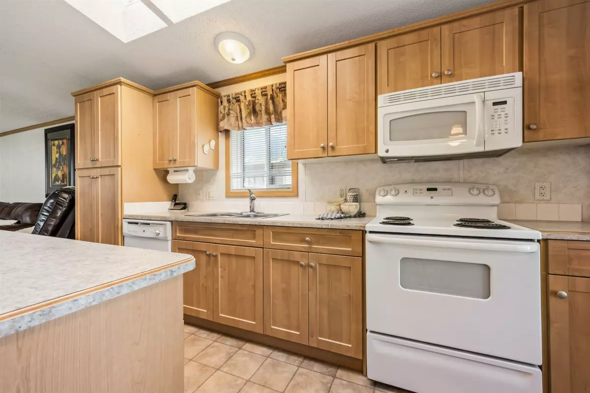 Bedroom 2 Photo of 27 46484 Chilliwack Lake Road, Chilliwack, BC