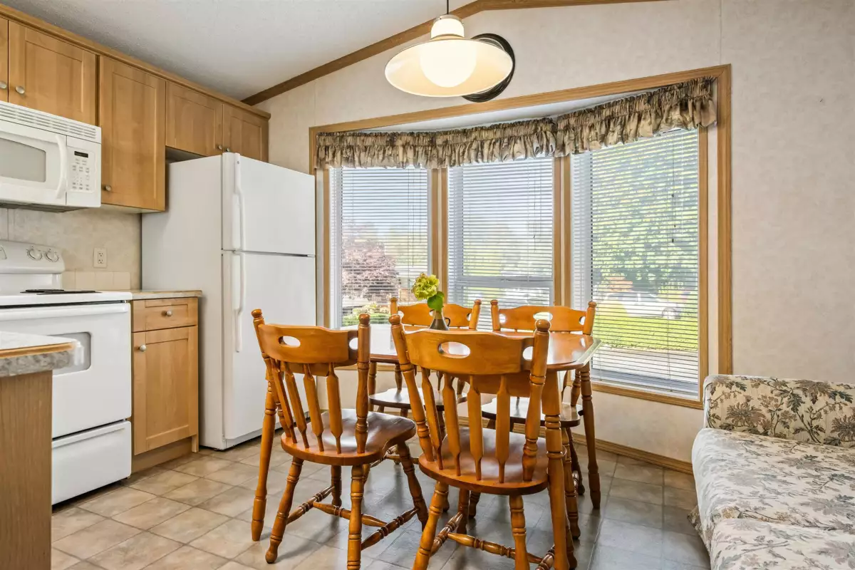 Bedroom 4 Photo of 27 46484 Chilliwack Lake Road, Chilliwack, BC