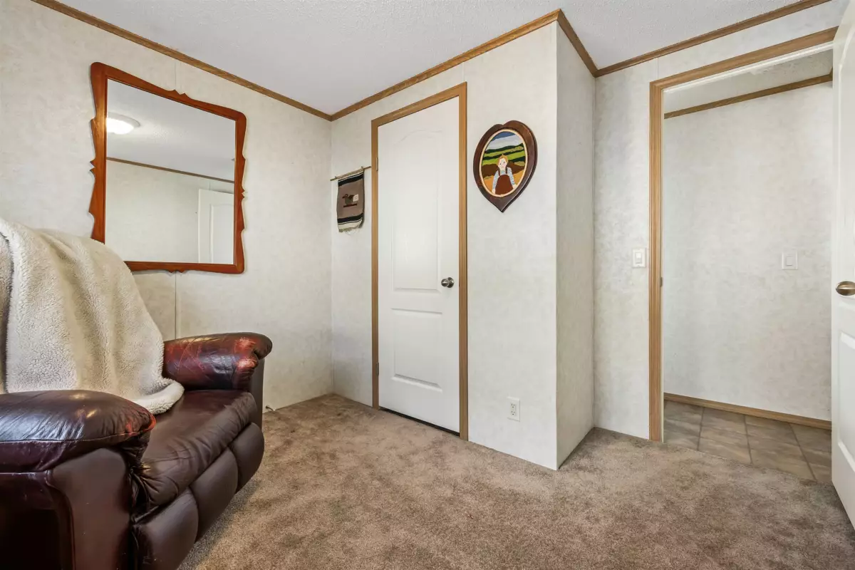 Entry Foyer Photo of 27 46484 Chilliwack Lake Road, Chilliwack, BC