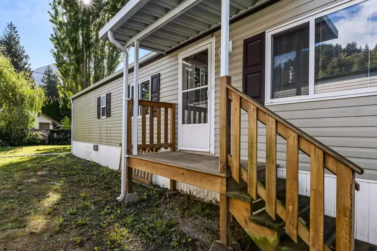 Family Room Photo of 27 46484 Chilliwack Lake Road, Chilliwack, BC