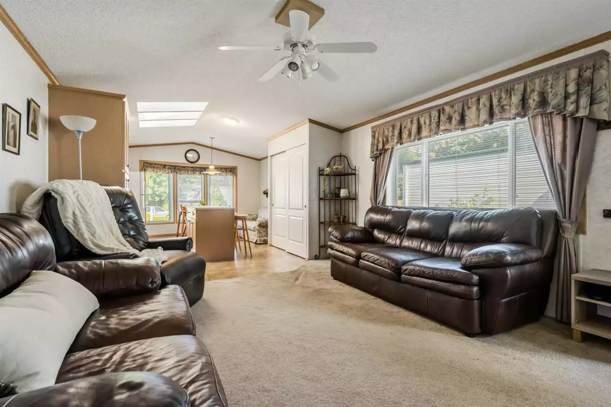 Kitchen Island Photo of 27 46484 Chilliwack Lake Road, Chilliwack, BC
