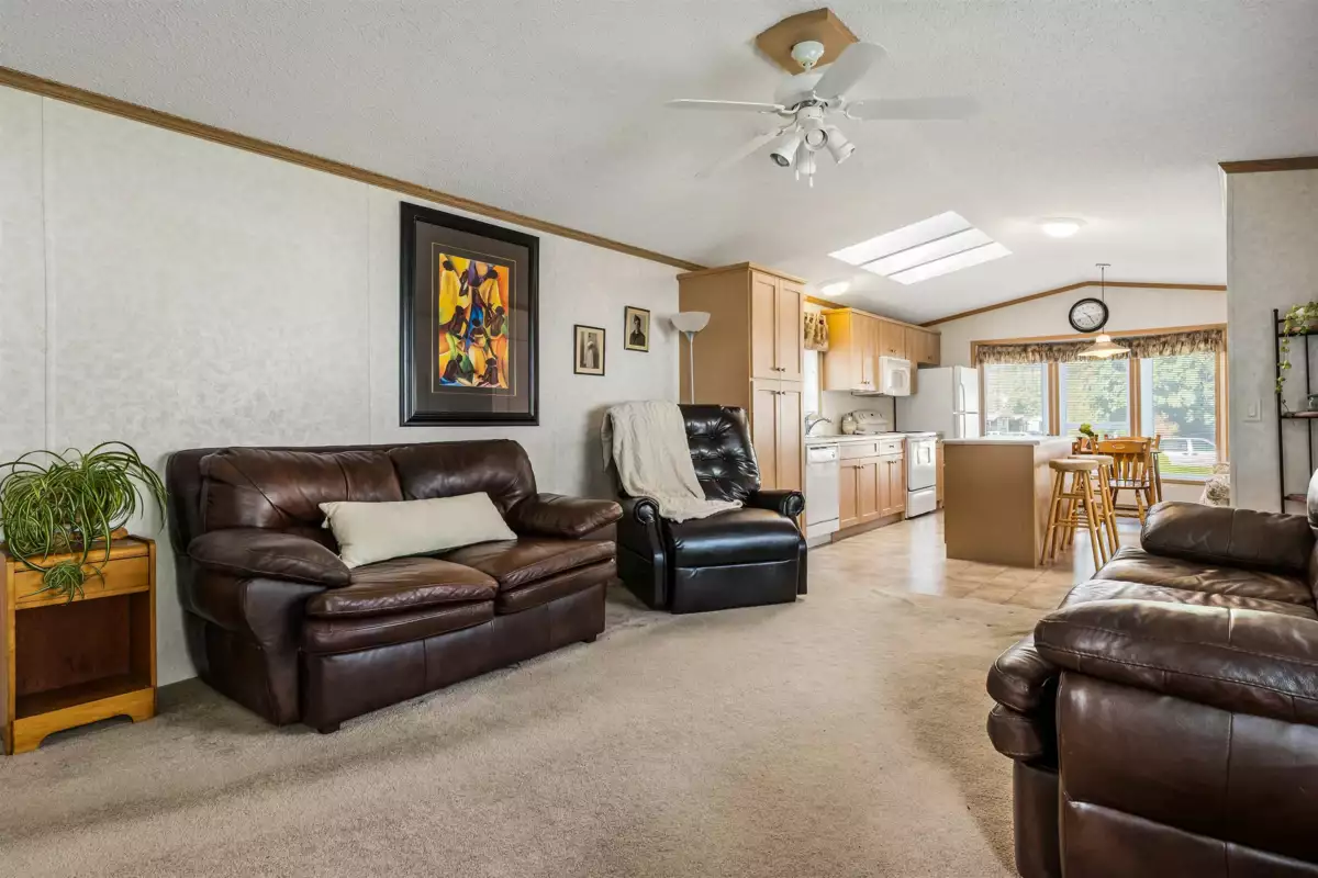 Kitchen Photo of 27 46484 Chilliwack Lake Road, Chilliwack, BC