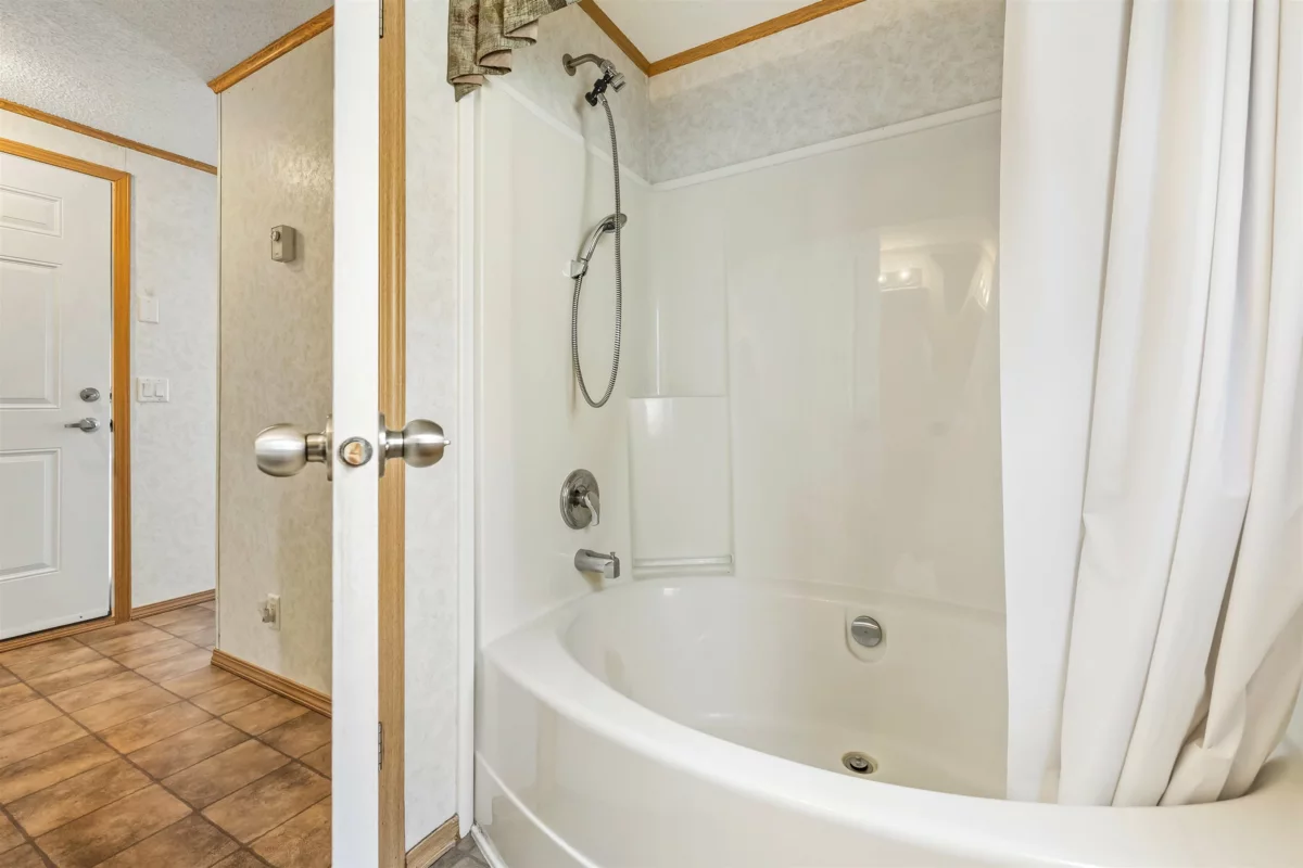 Laundry Room Photo of 27 46484 Chilliwack Lake Road, Chilliwack, BC