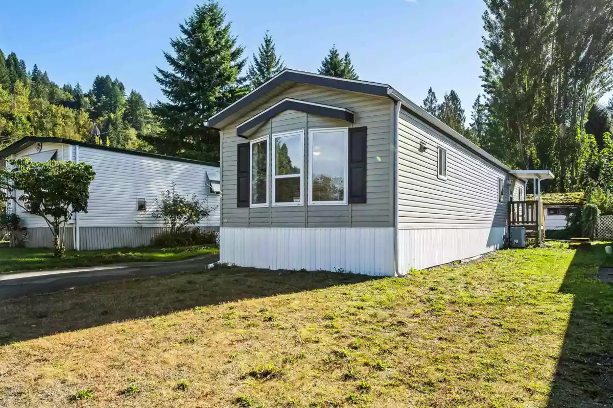Living Room Photo of 27 46484 Chilliwack Lake Road, Chilliwack, BC