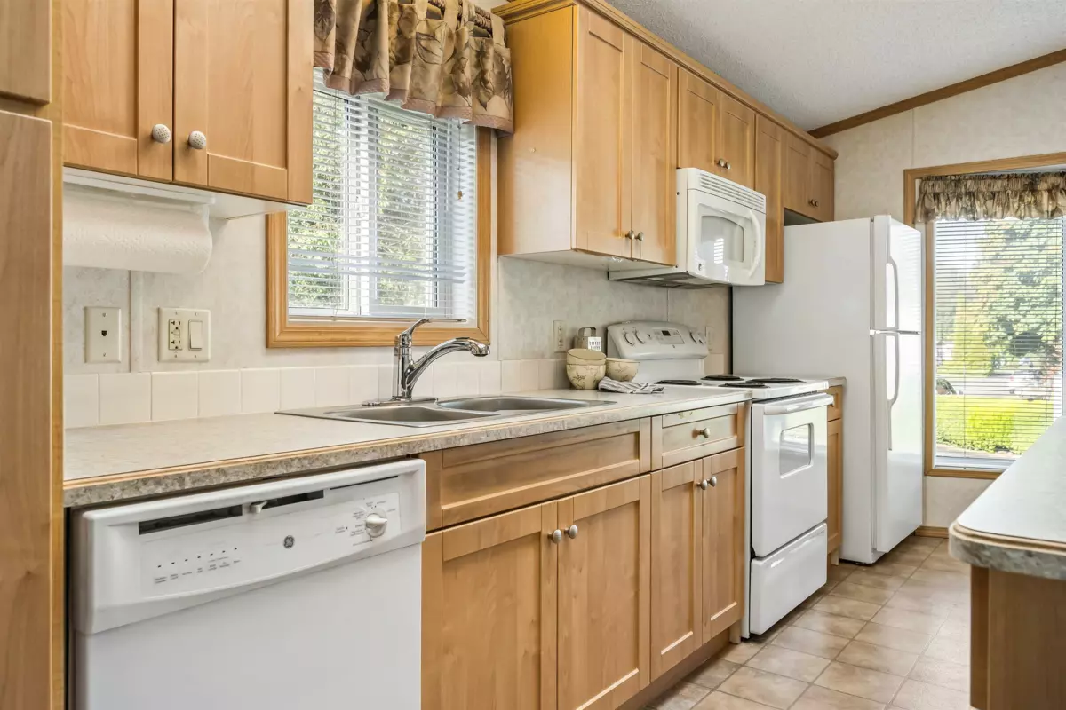 Primary Bathroom Photo of 27 46484 Chilliwack Lake Road, Chilliwack, BC