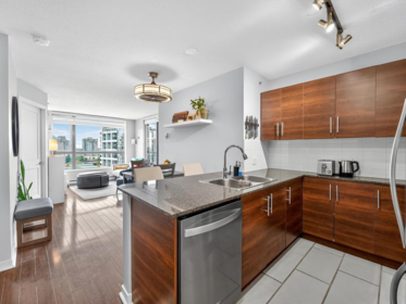 901 833 Agnes Street, New Westminster, BC, New Westminster — Apartment/Condo for sale