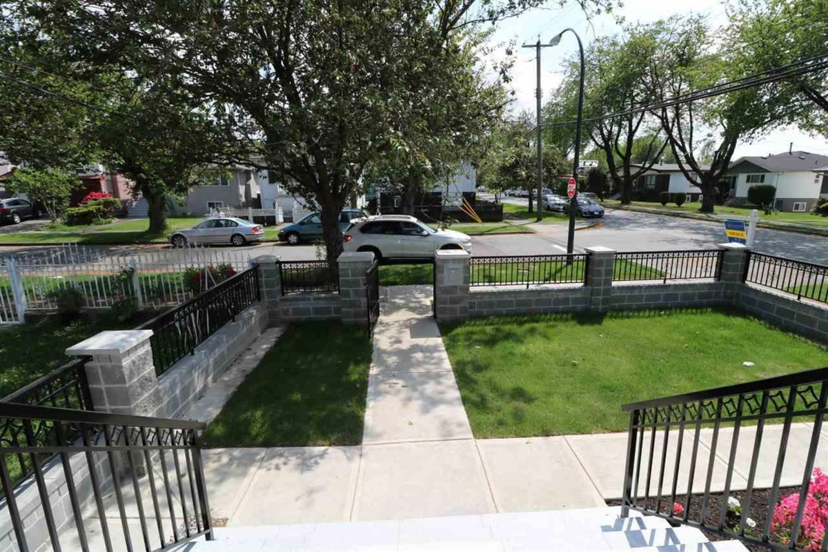 Basement Recreation Room Photo of 3101 E 46th Avenue, Vancouver, BC