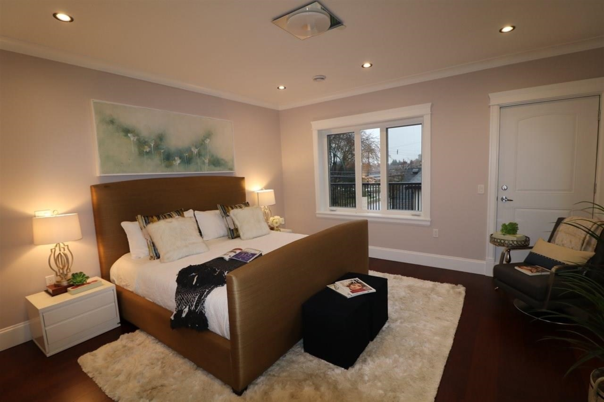 Kitchen Island Photo of 3101 E 46th Avenue, Vancouver, BC