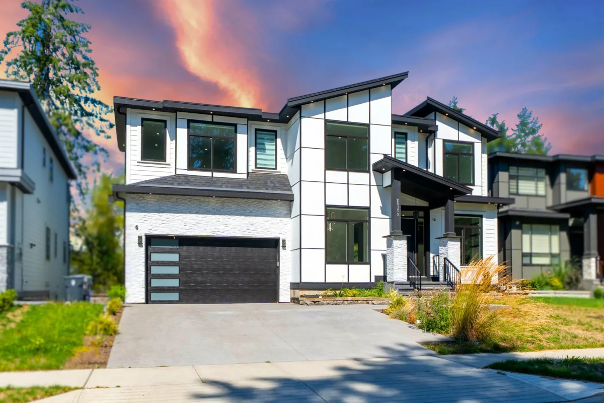 Living Room Photo of 20355 27 Avenue, Langley, BC