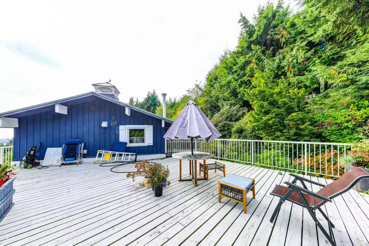 Powder Room Photo of 510 St. Andrews Road, West Vancouver, BC