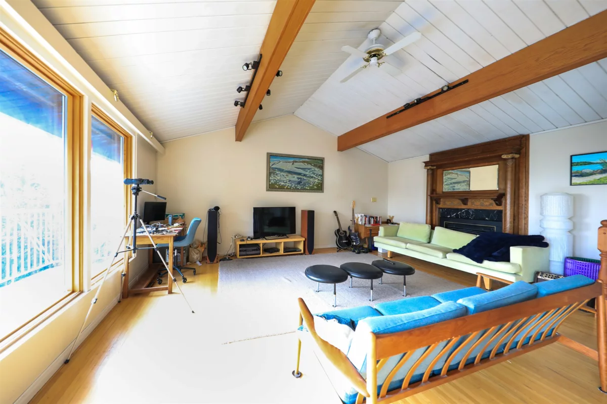 Walk-In Closet Photo of 510 St. Andrews Road, West Vancouver, BC