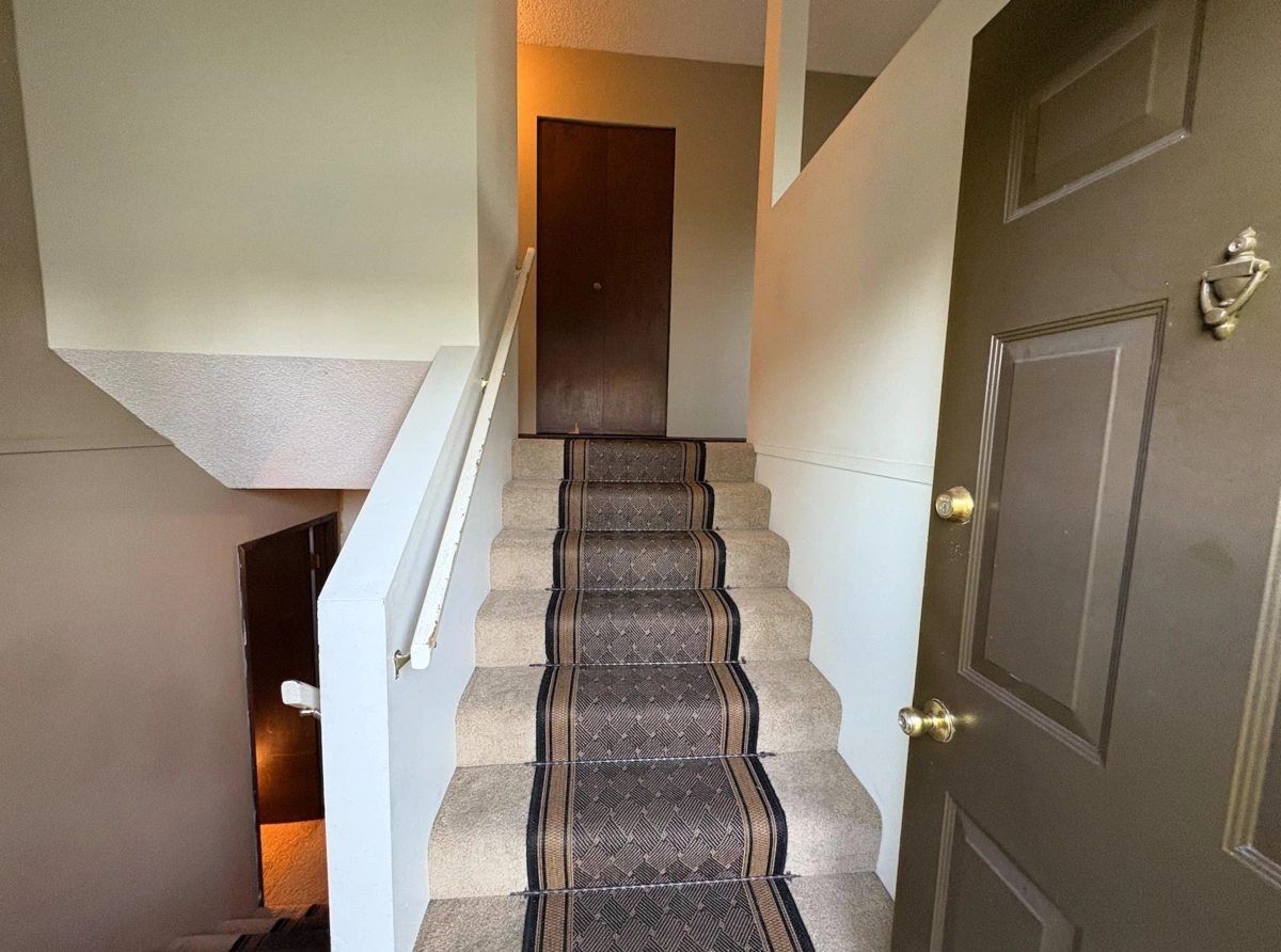 Kitchen Island Photo of 32174 Sandpiper Place, Mission, BC