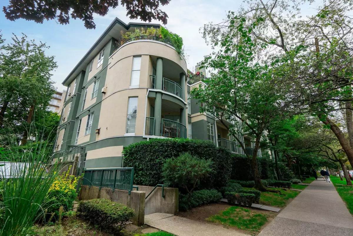 Hot Tub / Spa Photo of 304 1928 Nelson Street, Vancouver, BC