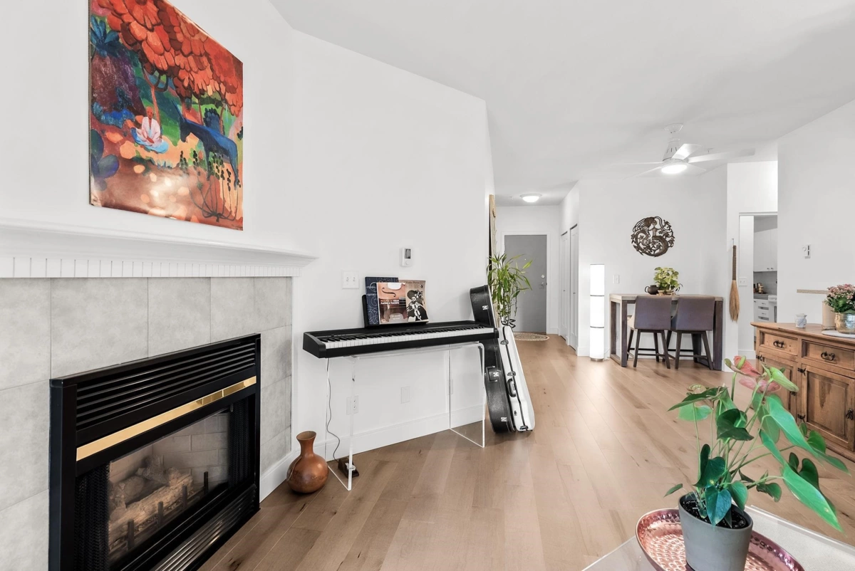 Kitchen Island Photo of 304 1928 Nelson Street, Vancouver, BC