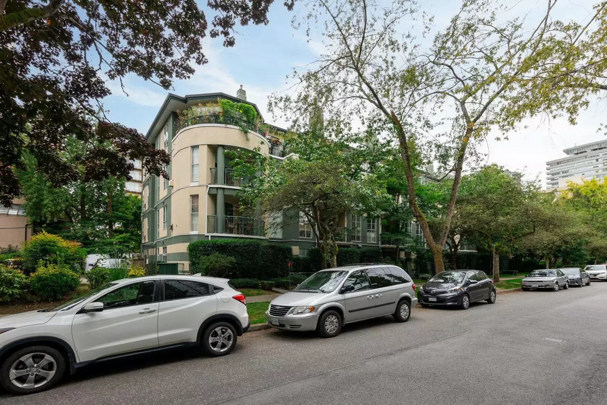 Outdoor Kitchen Photo of 304 1928 Nelson Street, Vancouver, BC