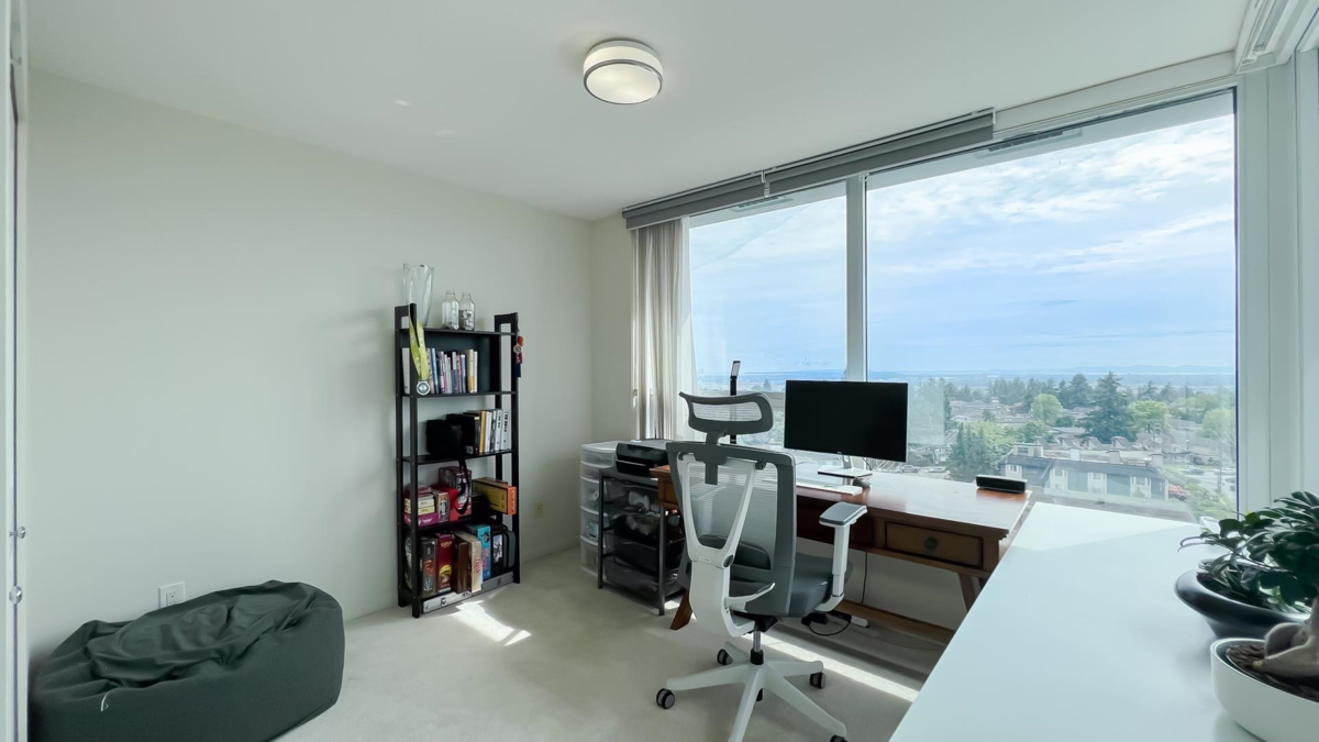 Walk-In Closet Photo of 1105 6658 Dow Avenue, Burnaby, BC