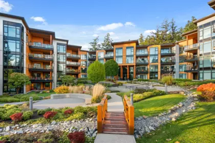 413 14855 Thrift Avenue, White Rock, BC, White Rock — Apartment/Condo for sale