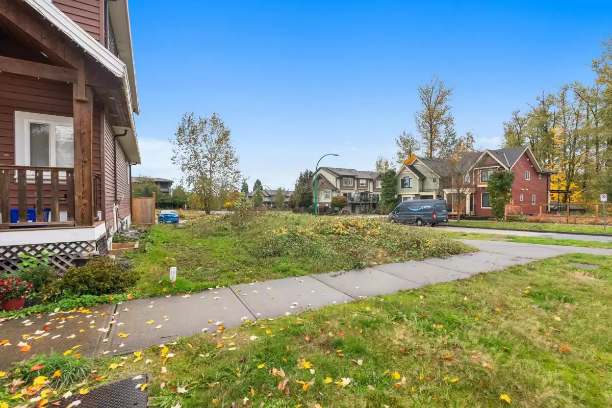 Bedroom 3 Photo of 6702 191a Street, Surrey, BC